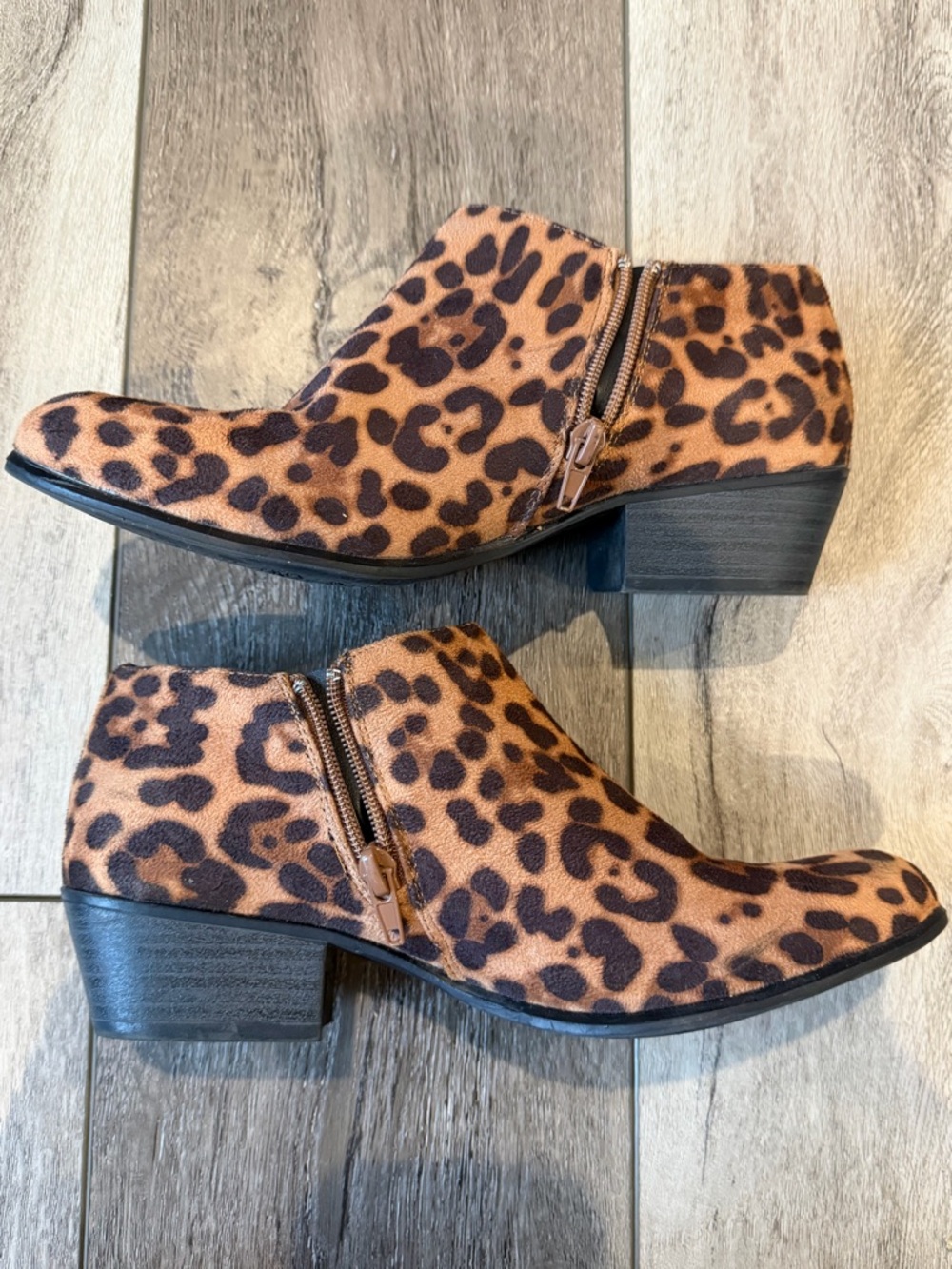 ESpirit Leopard Print Low Heel Booties - (7.5) - Picture 3 of 7